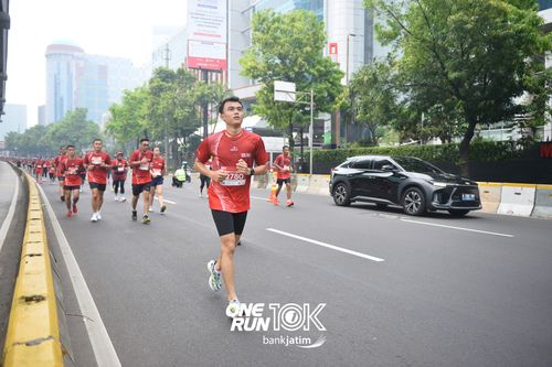Race photo from ONE RUN 10 K
