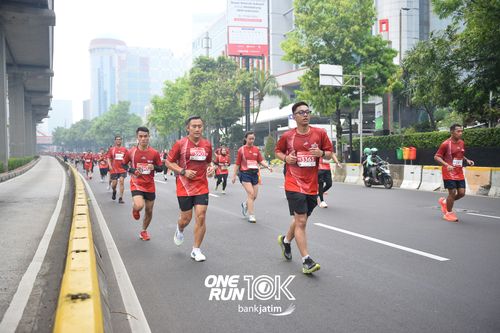 Race photo from ONE RUN 10 K