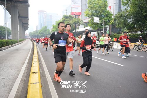 Race photo from ONE RUN 10 K