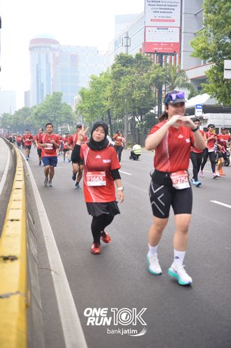 Race photo from ONE RUN 10 K