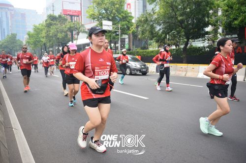 Race photo from ONE RUN 10 K