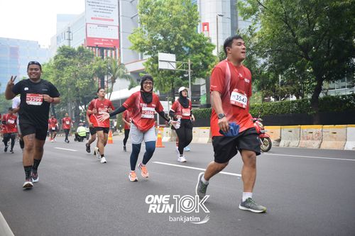 Race photo from ONE RUN 10 K