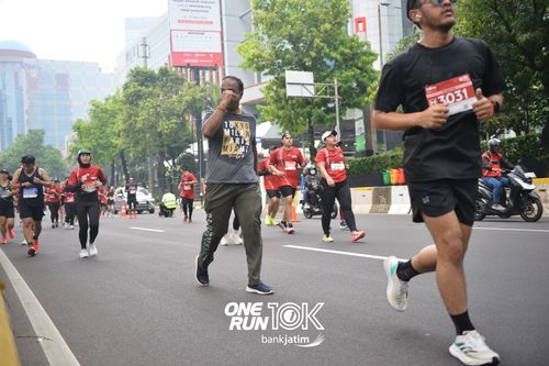 Race photo from ONE RUN 10 K
