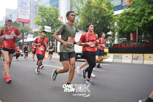 Race photo from ONE RUN 10 K