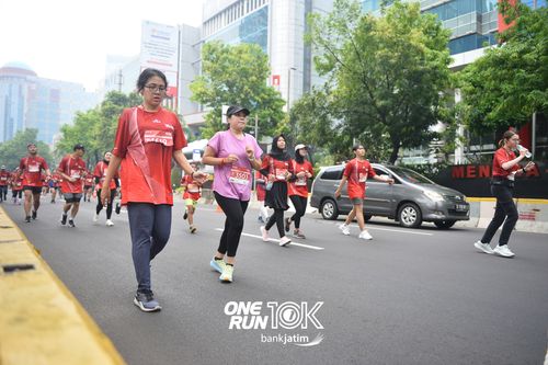 Race photo from ONE RUN 10 K
