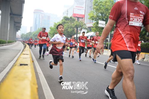 Race photo from ONE RUN 10 K