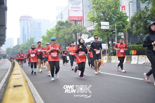 Race photo from ONE RUN 10 K