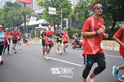 Race photo from ONE RUN 10 K