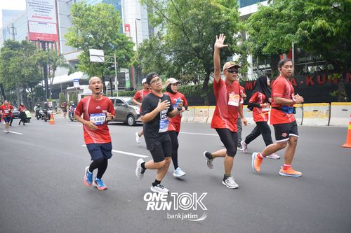 Race photo from ONE RUN 10 K