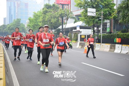 Race photo from ONE RUN 10 K