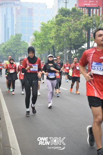 Race photo from ONE RUN 10 K