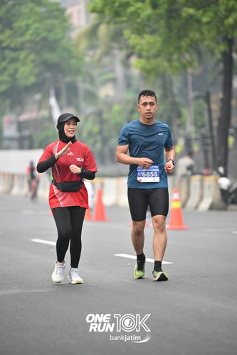 Race photo from ONE RUN 10 K