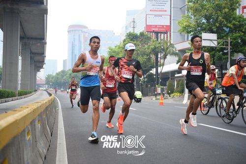 Race photo from ONE RUN 10 K
