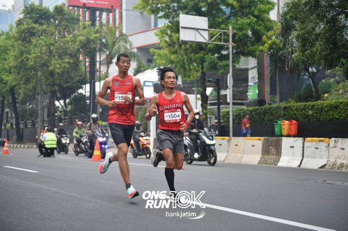Race photo from ONE RUN 10 K