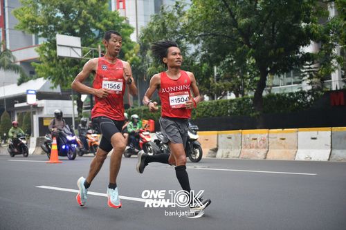 Race photo from ONE RUN 10 K