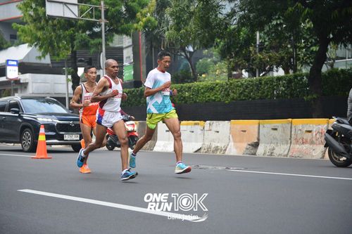 Race photo from ONE RUN 10 K