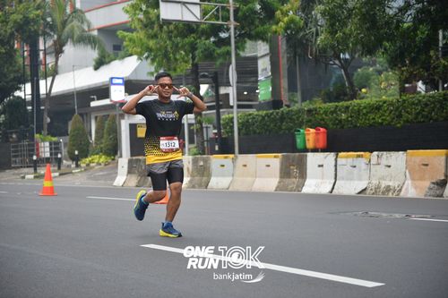 Race photo from ONE RUN 10 K