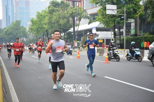 Race photo from ONE RUN 10 K