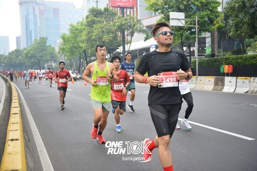 Race photo from ONE RUN 10 K