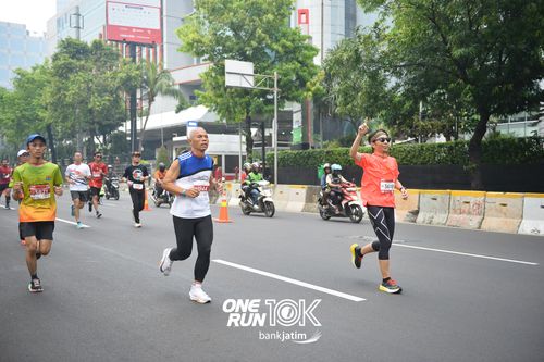 Race photo from ONE RUN 10 K
