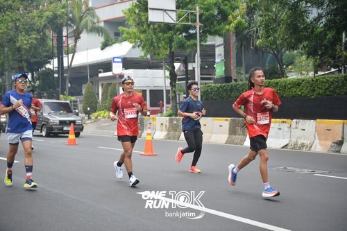Race photo from ONE RUN 10 K