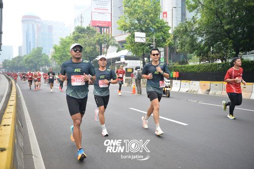 Race photo from ONE RUN 10 K