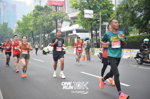 Race photo from ONE RUN 10 K
