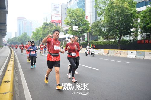 Race photo from ONE RUN 10 K