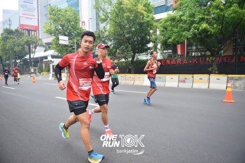 Race photo from ONE RUN 10 K