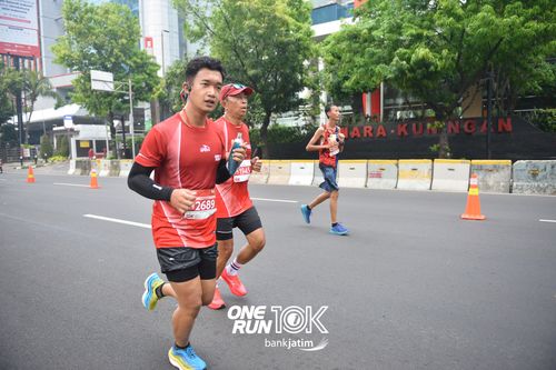 Race photo from ONE RUN 10 K