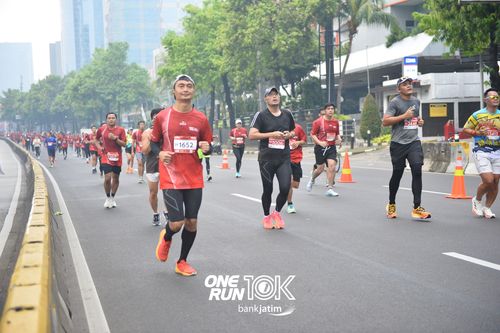Race photo from ONE RUN 10 K