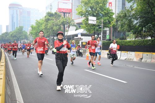 Race photo from ONE RUN 10 K