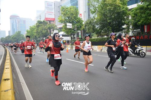 Race photo from ONE RUN 10 K