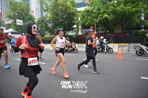 Race photo from ONE RUN 10 K