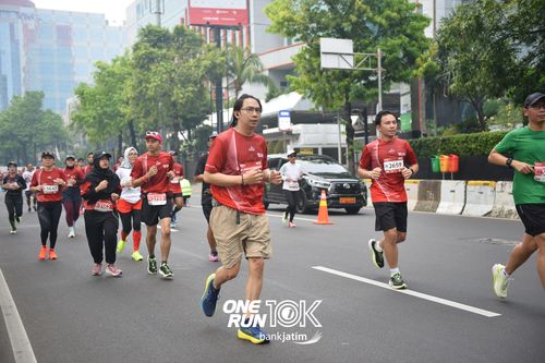 Race photo from ONE RUN 10 K