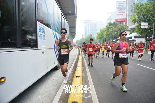 Race photo from ONE RUN 10 K