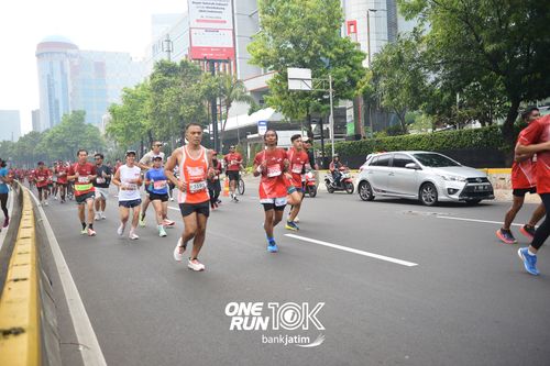 Race photo from ONE RUN 10 K