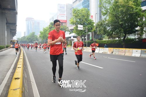 Race photo from ONE RUN 10 K