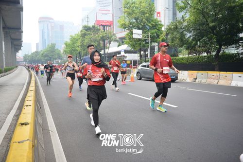 Race photo from ONE RUN 10 K