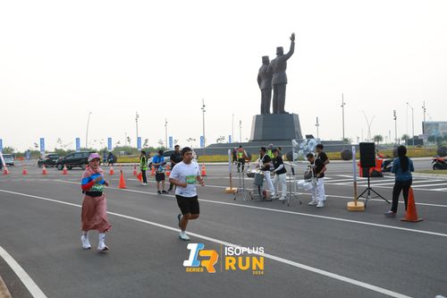 Race photo from ISOPlus Run 2024 Jakarta