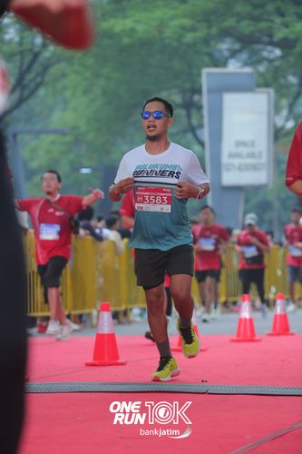 Race photo from ONE RUN 10 K