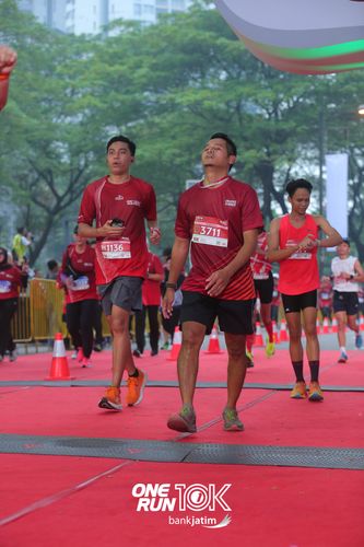 Race photo from ONE RUN 10 K