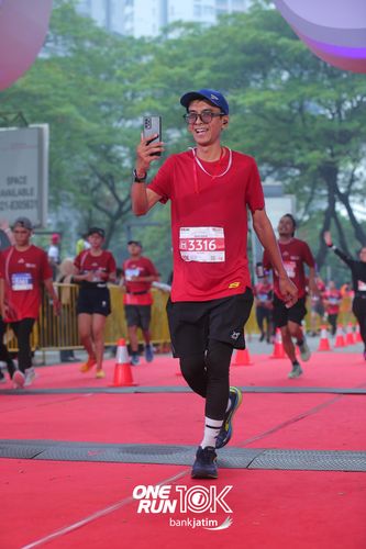 Race photo from ONE RUN 10 K
