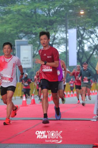 Race photo from ONE RUN 10 K