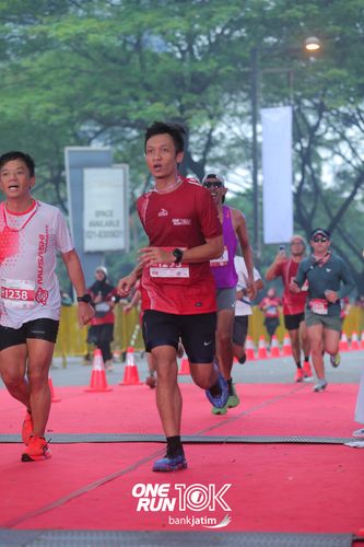 Race photo from ONE RUN 10 K