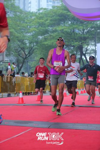 Race photo from ONE RUN 10 K
