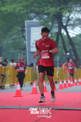 Race photo from ONE RUN 10 K