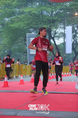 Race photo from ONE RUN 10 K