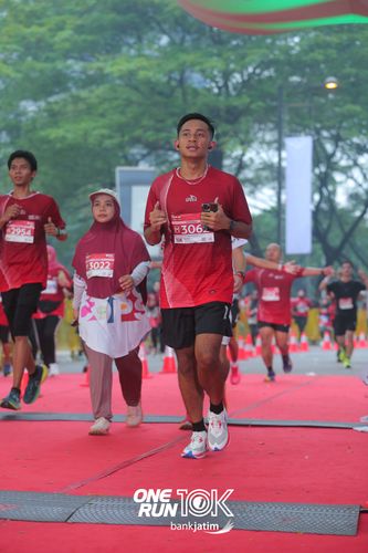 Race photo from ONE RUN 10 K