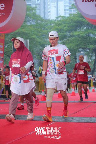 Race photo from ONE RUN 10 K